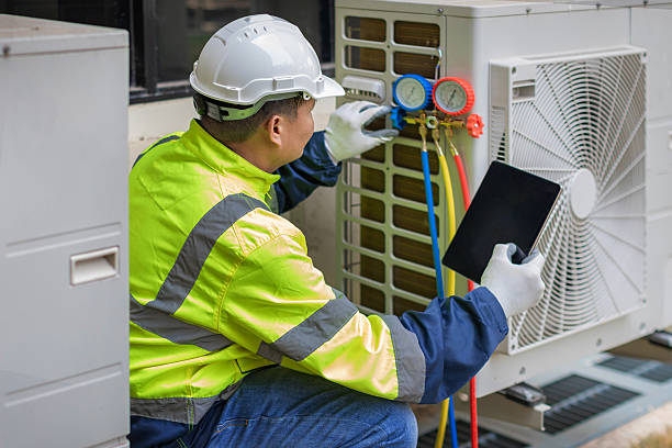 Professional Ac Installation technician working in Elm Mott, TX